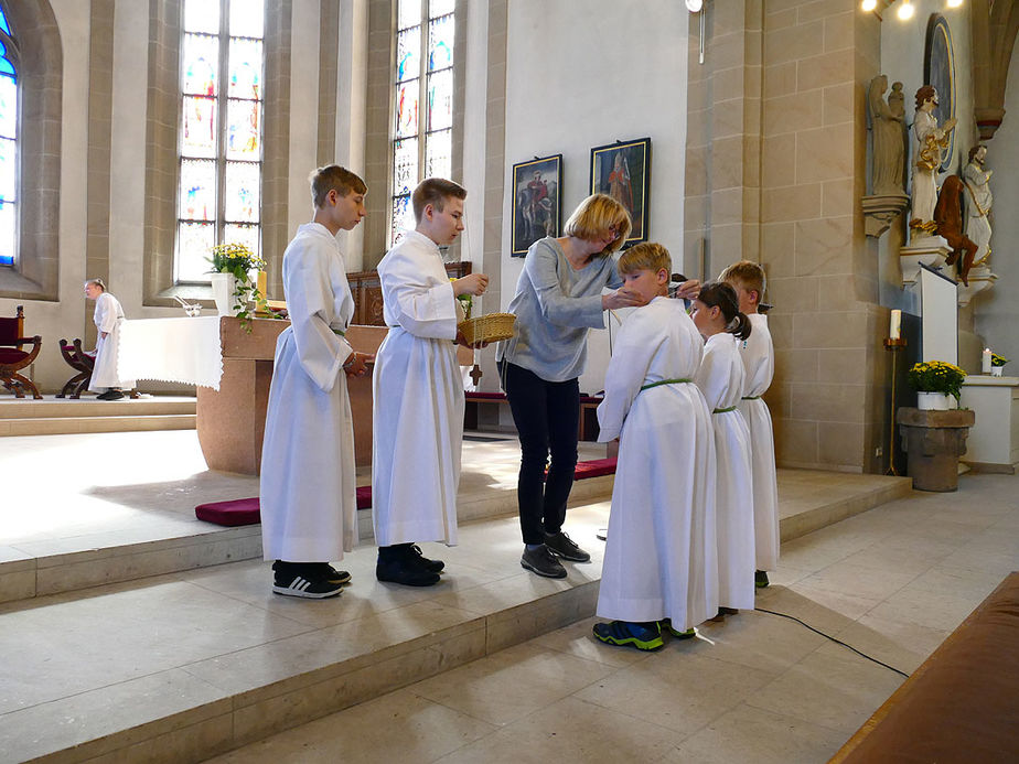 Die neuen Messdiener in St. Crescentius (Foto: Karl-Franz Thiede)